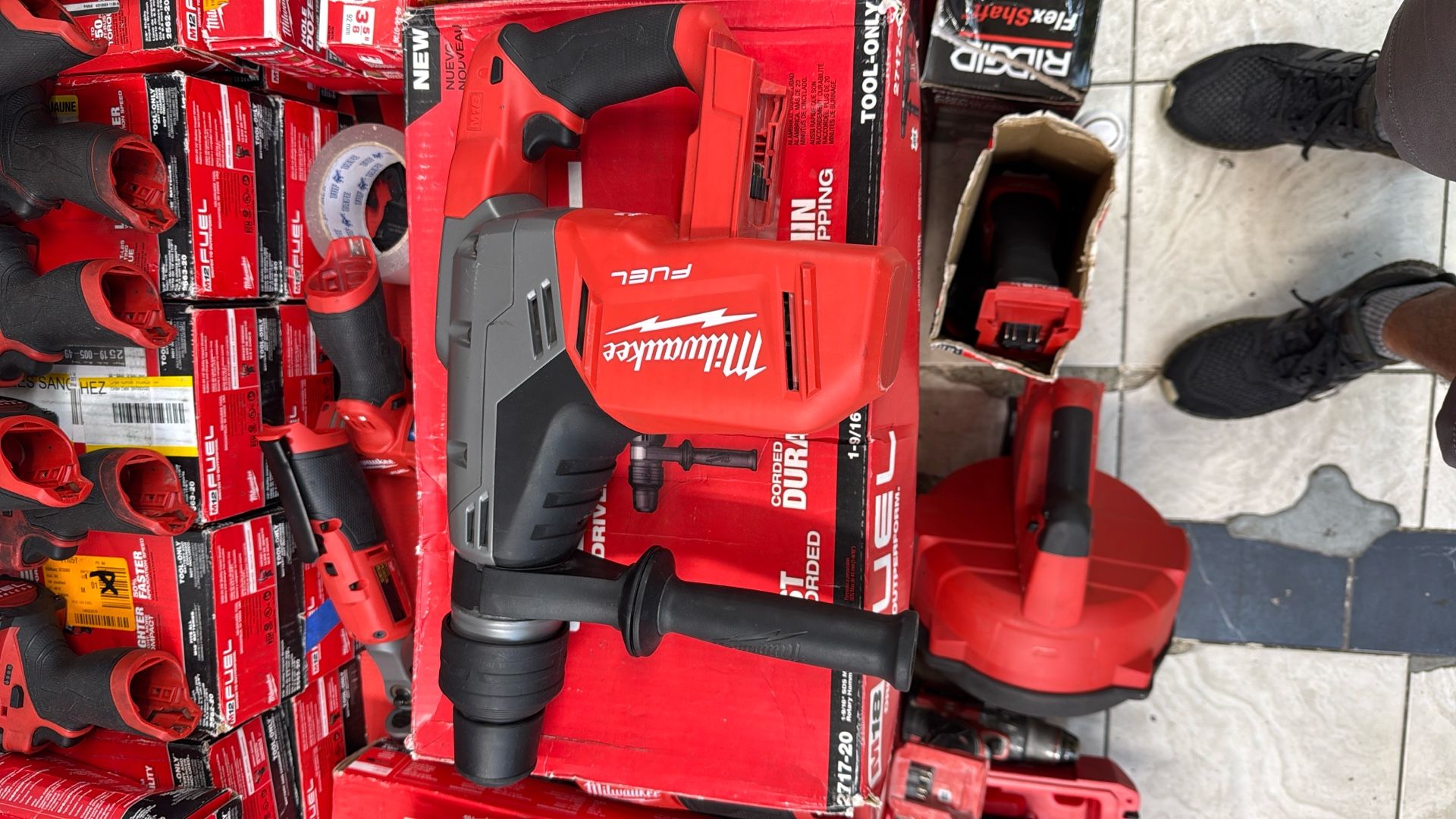 Milwaukee M18 1-9/16 SDs Max Rotary hammer