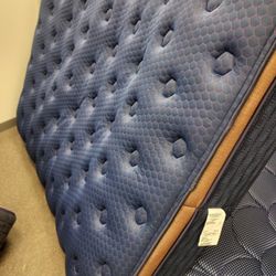 Brooklyn Bedding Aurora Queen Mattress Excellent Quality And Condition 