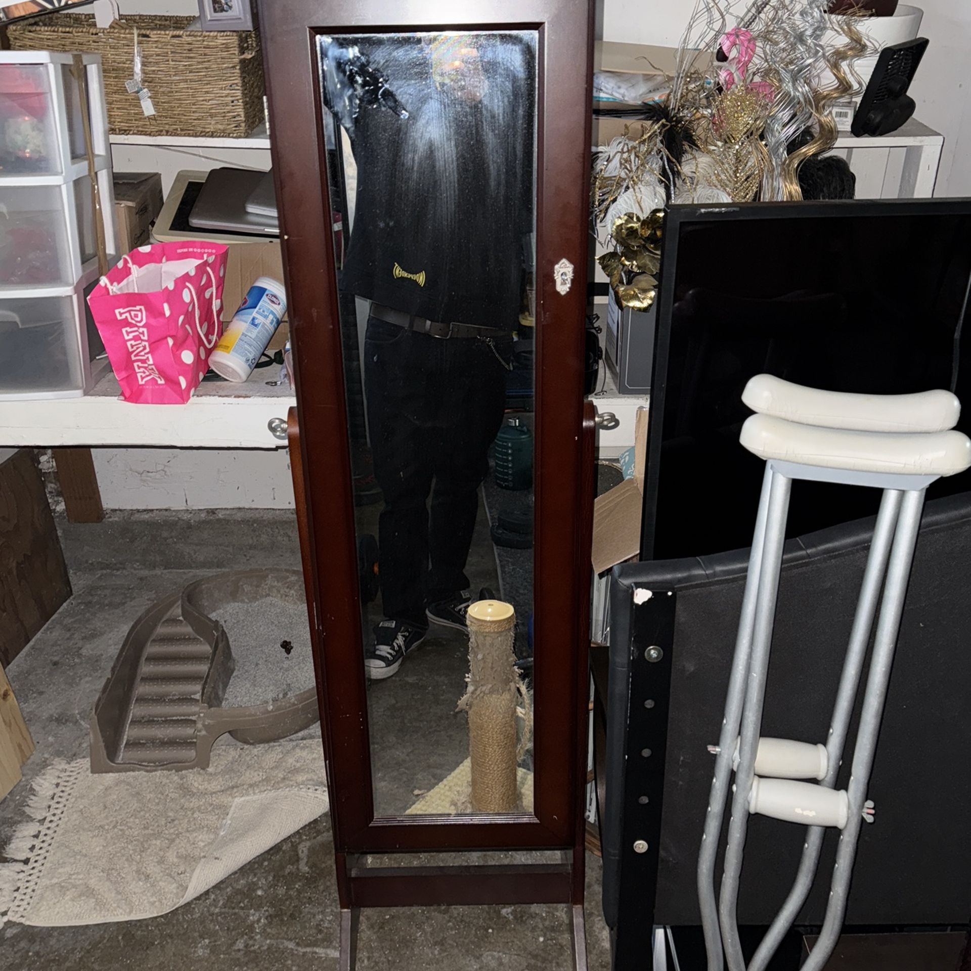 Beautiful Locking  Jewelry Mirror With Key. In Very Nice Condition