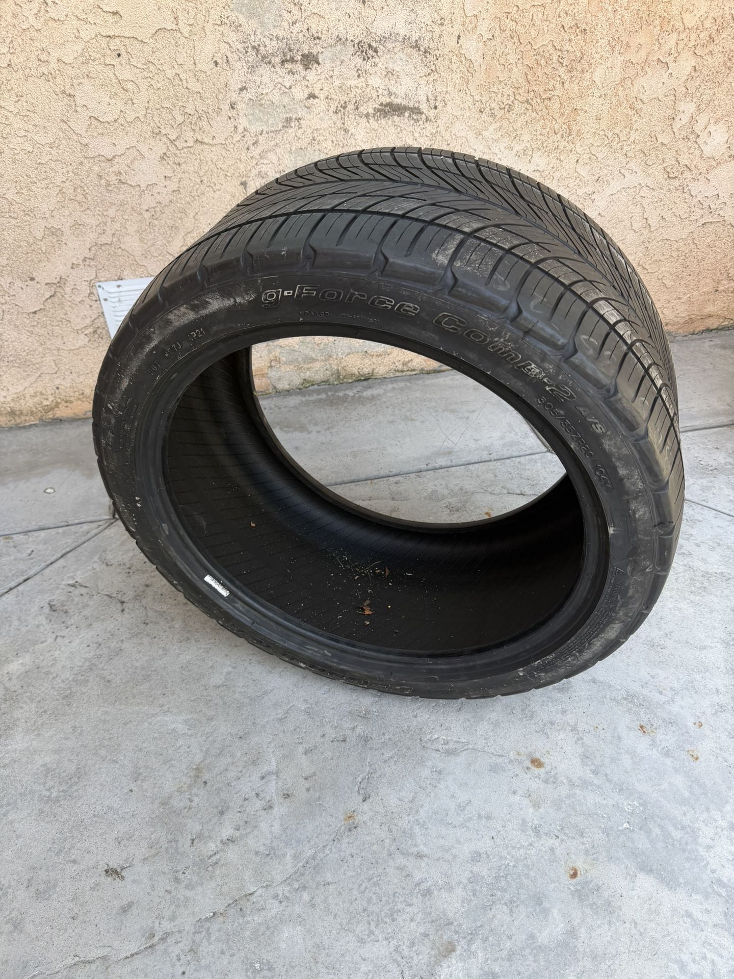 Dodge Charger Wide body Tire 305/35 ZR 20 104Y