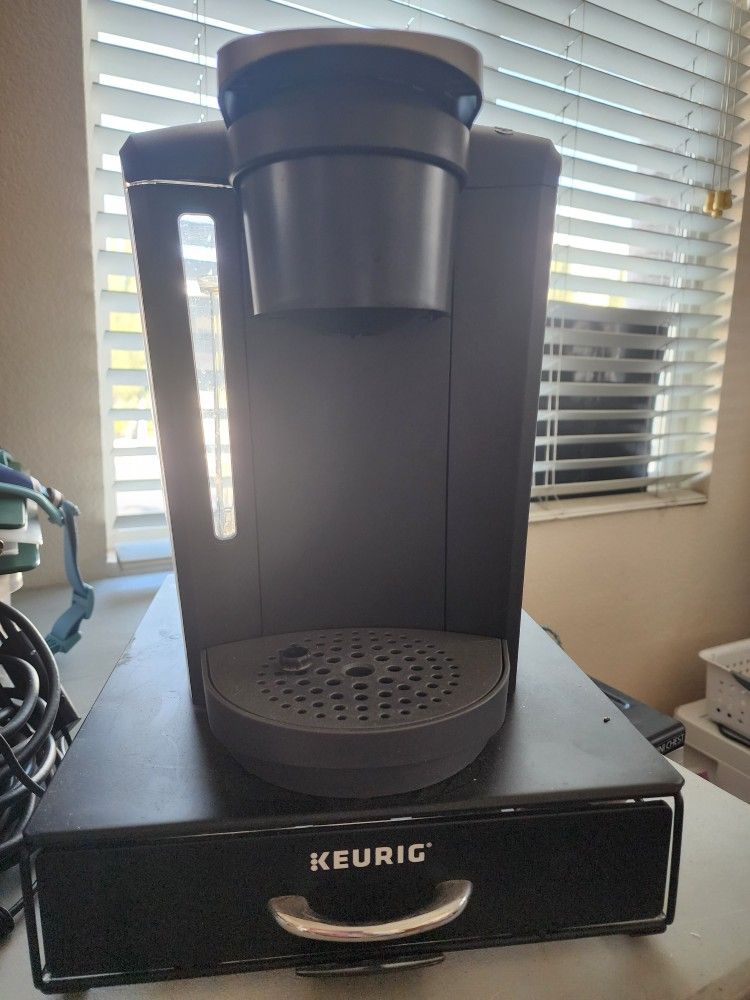 Keurig Coffee Maker And Pod Holder