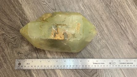 Gorgeous Green Quartz Crystal Macro Point