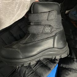 Boys Size 1 Winter Boots