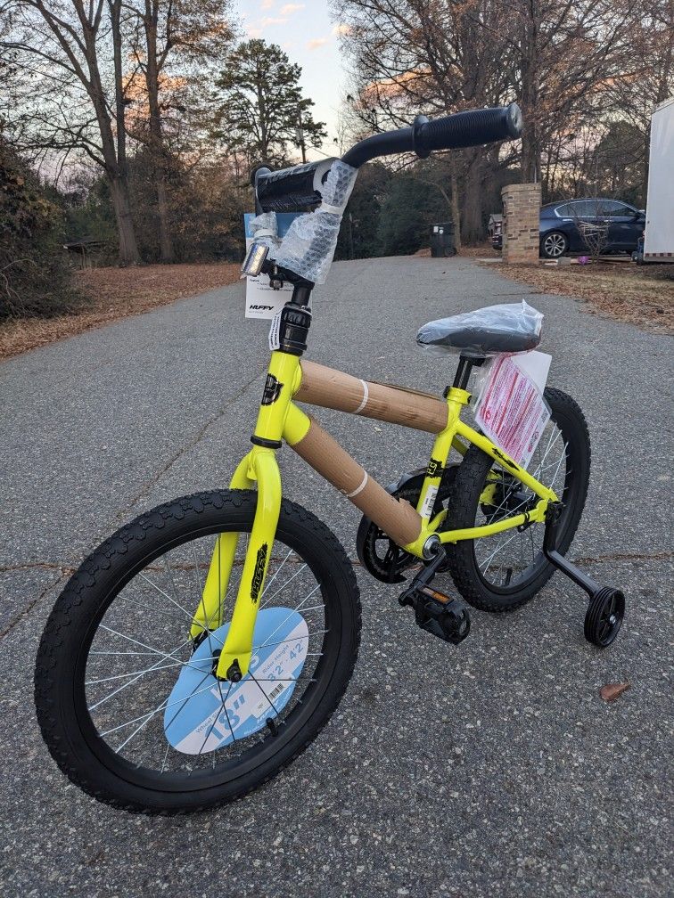 Brand New 18in Boys Bike With Training Wheels