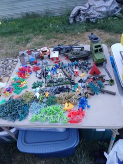 Action figures and army men and accessories $15