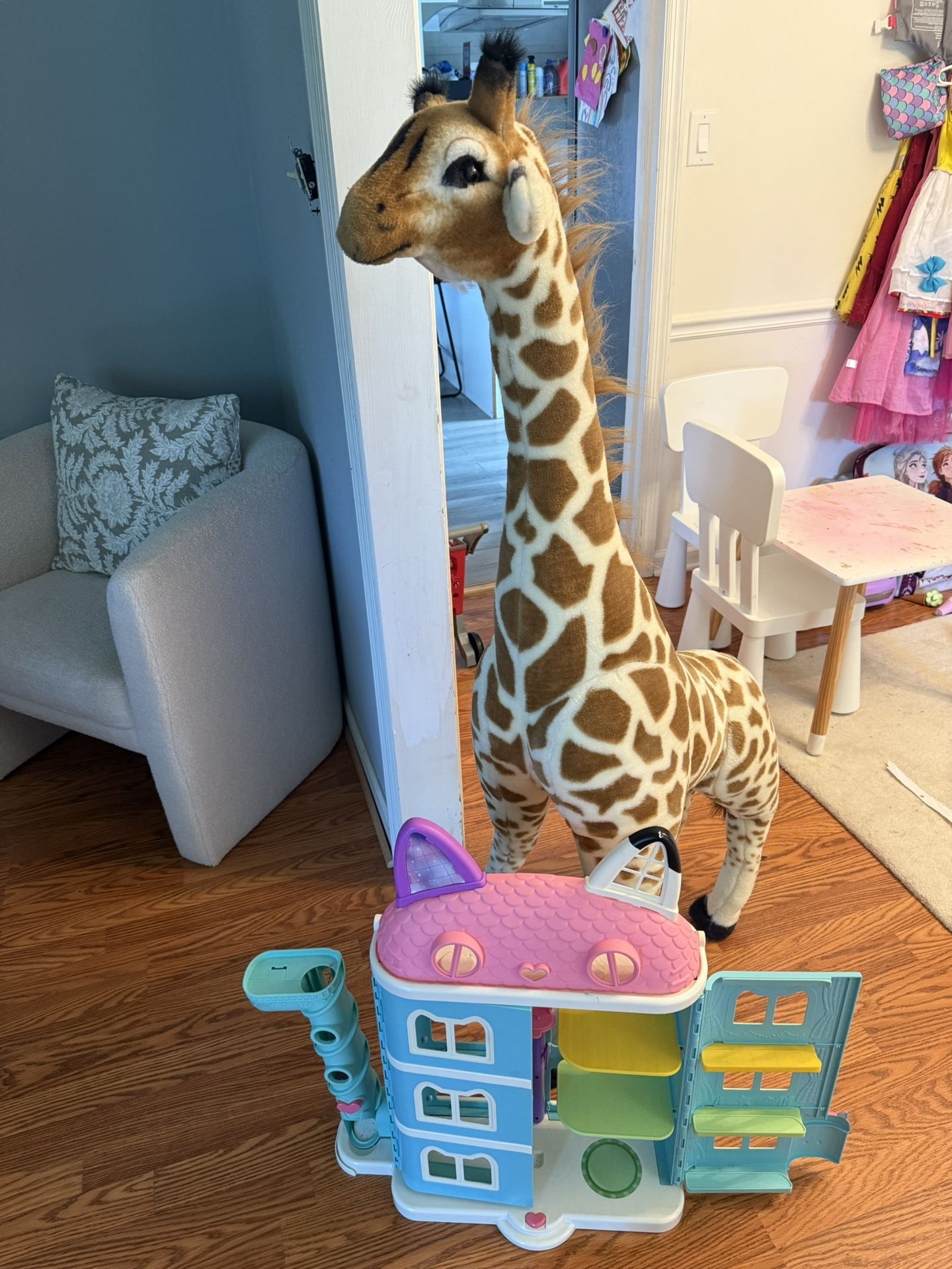 Mellissa Jirafe And Gabby Doll House FOR FREE