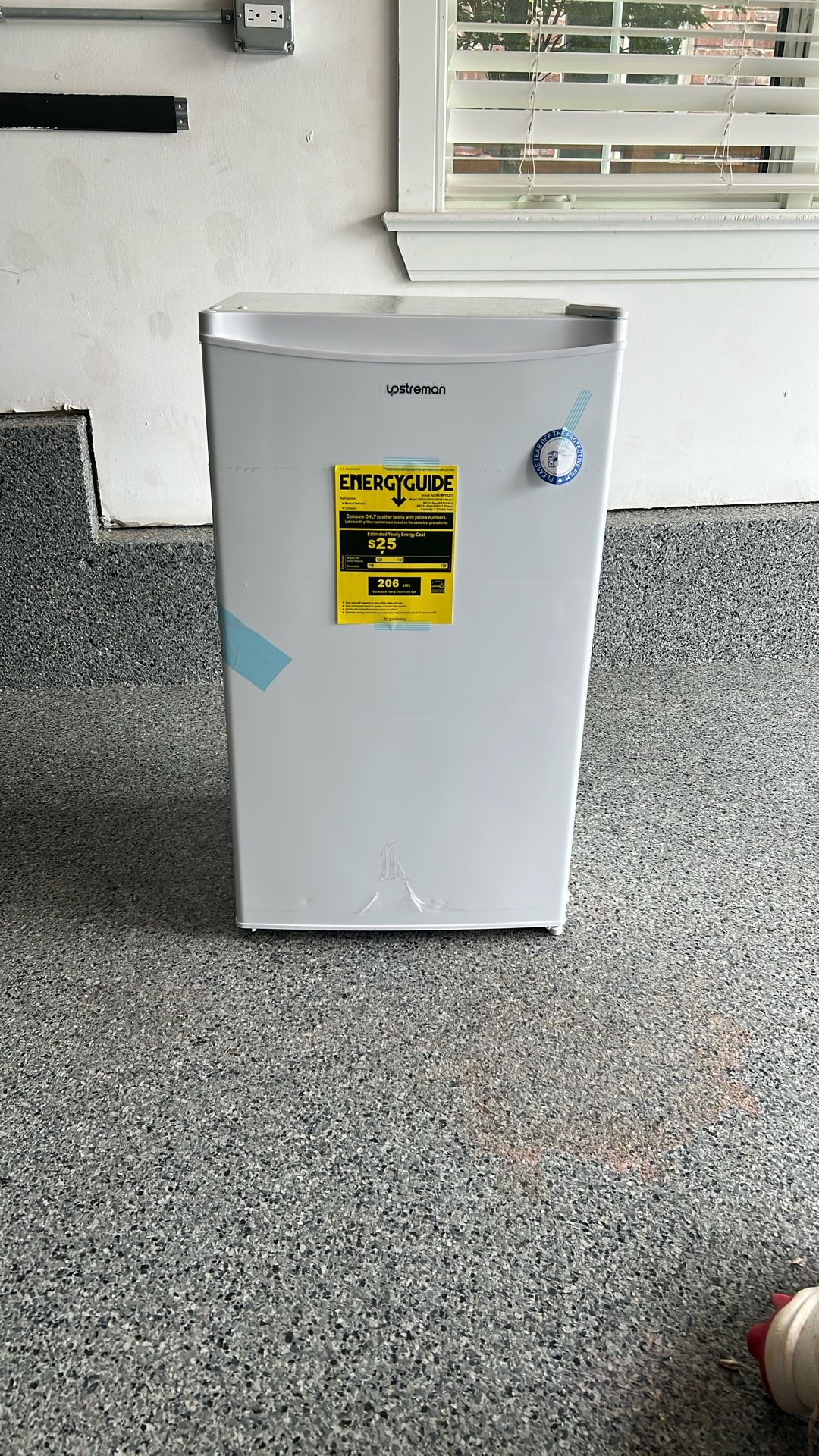 Mini Refrigerator- Upstream White