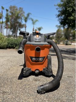 12 Gal. 5.0 HP // WET DRY SHOP VAC - RIDGID