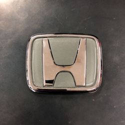 Gray Honda emblem