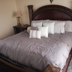 King Size  Build In Marble And Wood Beautiful  Set 