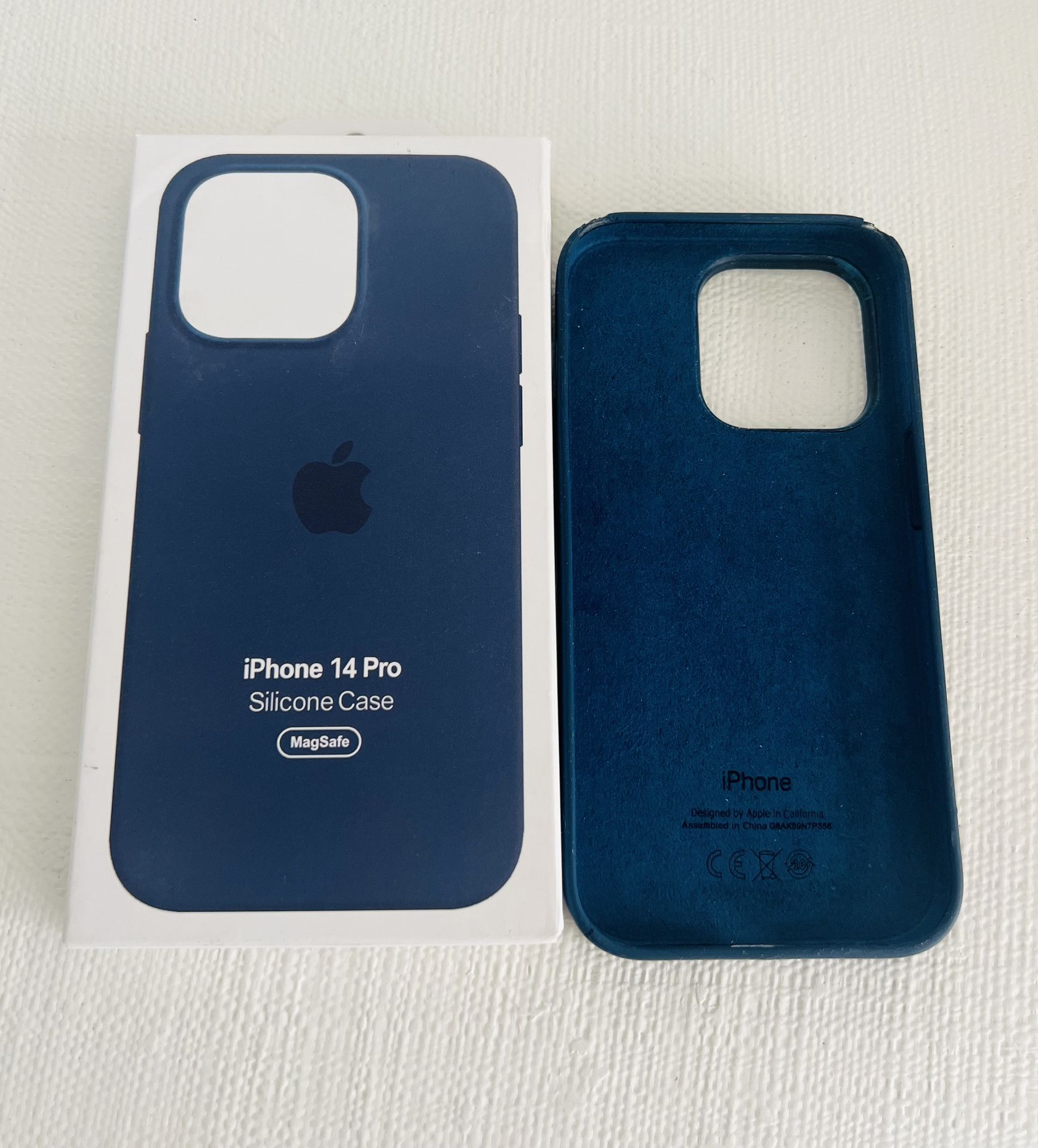 Genuine Apple iPhone 14 Pro MagSafe Silicone Case in Storm Blue