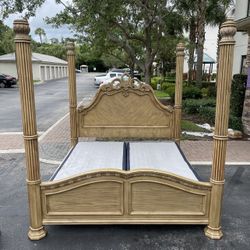 King Size Long Post Bedroom Set ( Deliver Available) 
