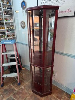 Corner curio