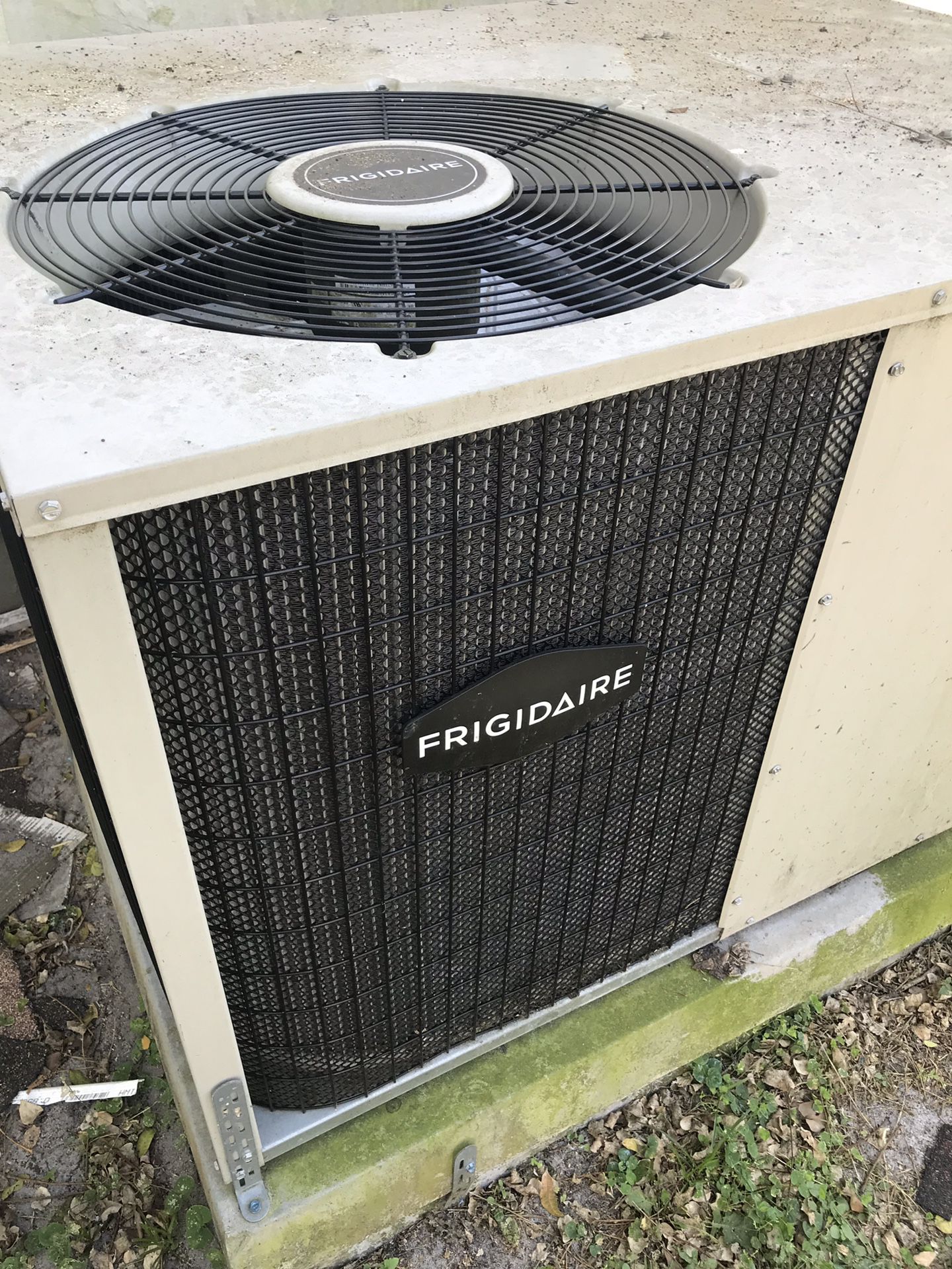 2.5 ton 2015 Frigidaire air conditioner package unit