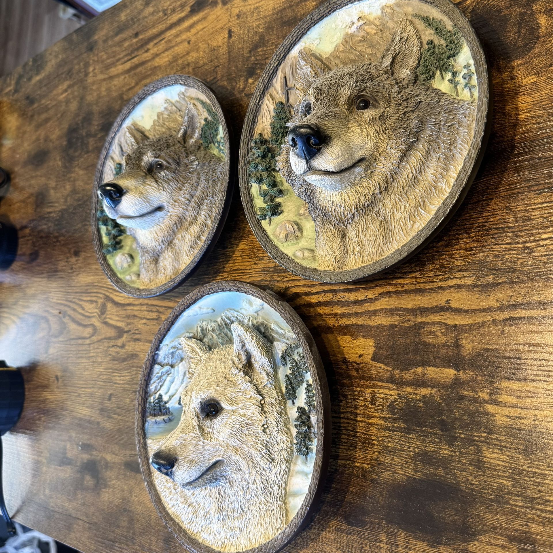 Vintage Collector 3D Wolf Wall Plates Set