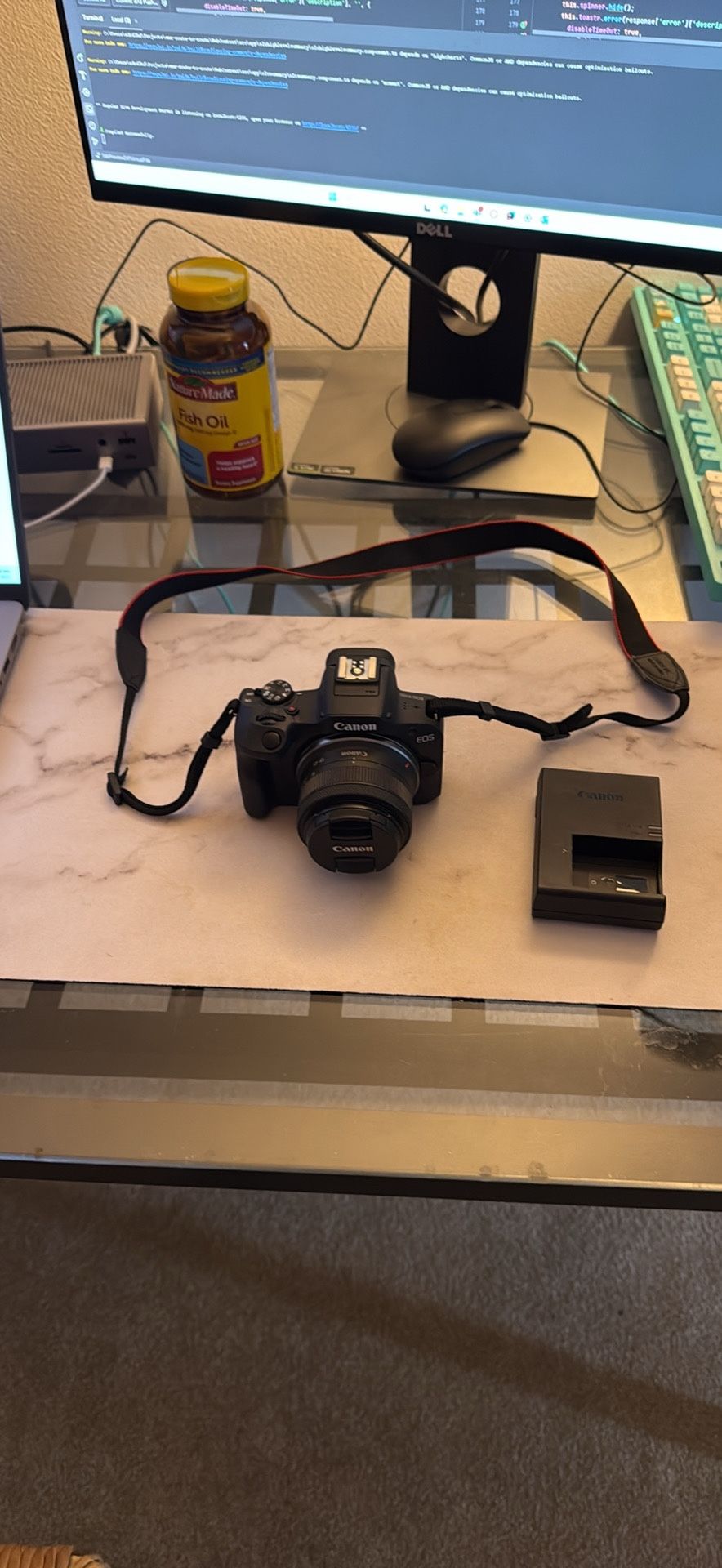 Canon EOS R100 (Like New)