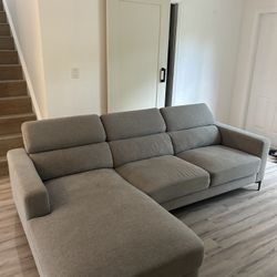 Modern Sectional Sofa – Excellent Condition!