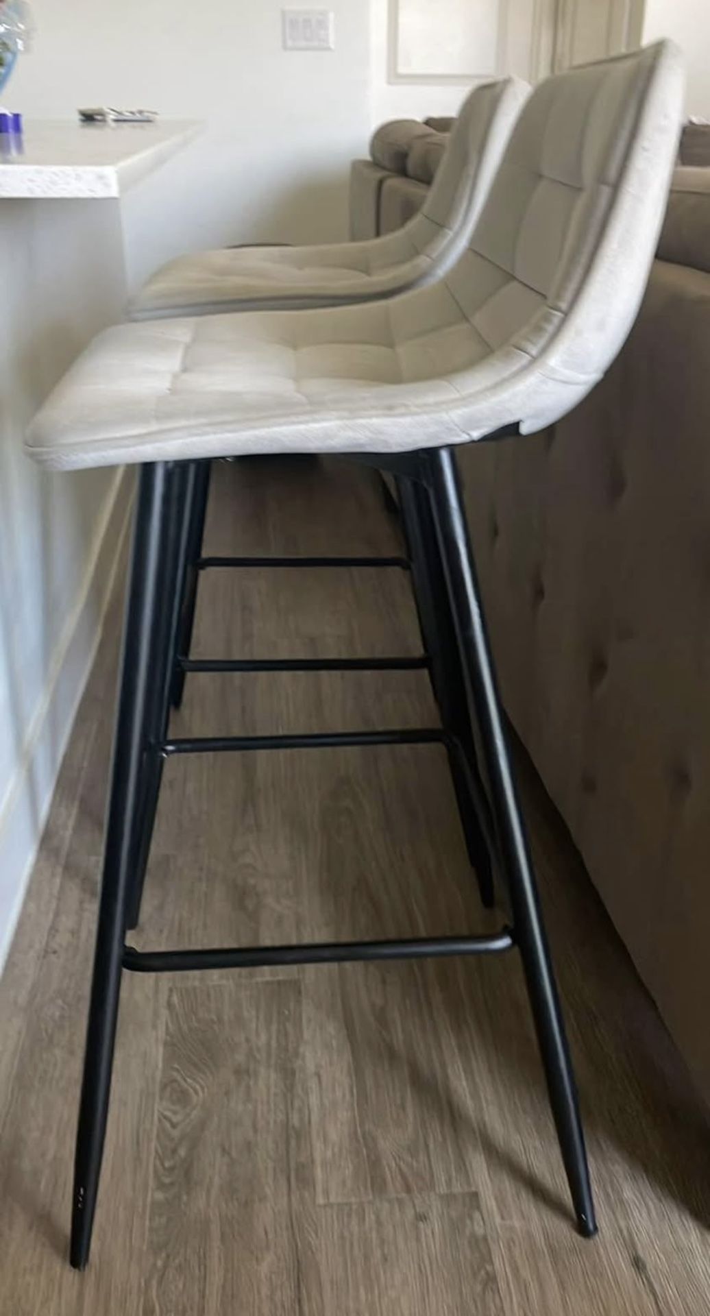 2 bar stools