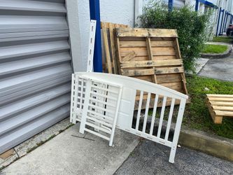 Toddler bed, includes mattress