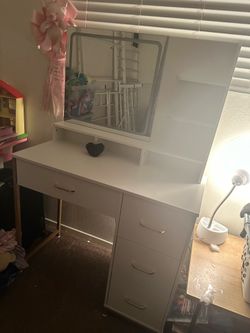Vanity for girls
