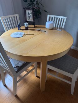 Dining table  (extendable)