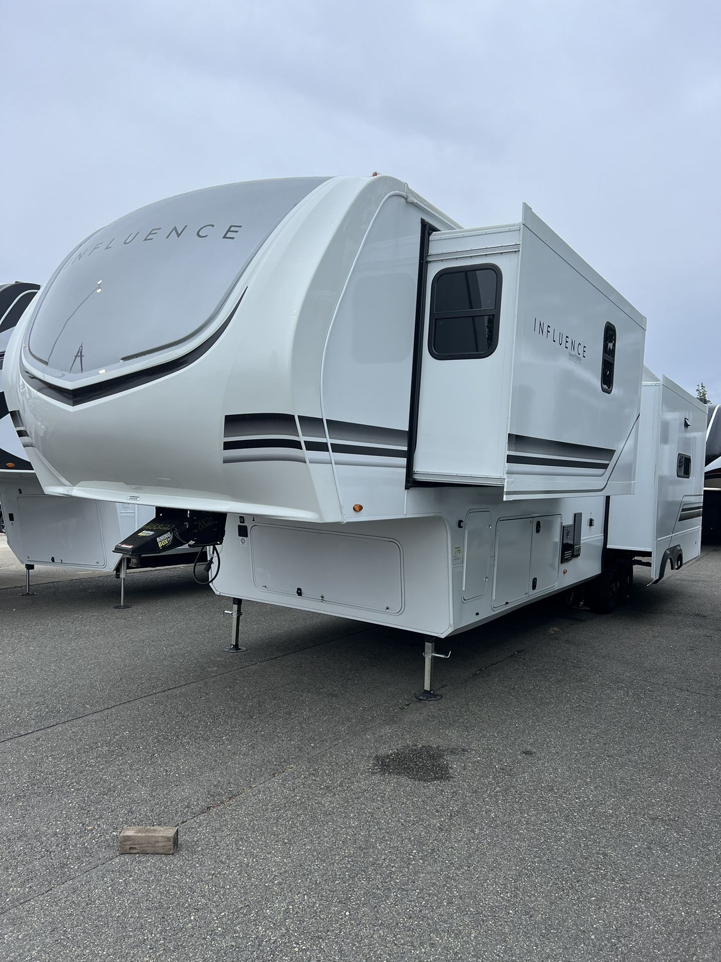 2024 GRAND DESIGN Influence 3503GK