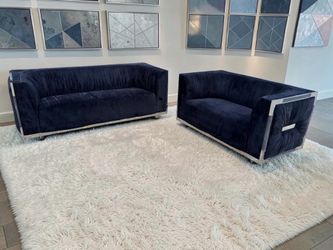 Beautiful Black Velvet Couch Set! Delivery Available !
