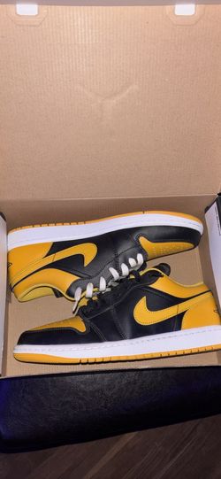 Jordan 1 low Yellow Ochre (Mens size 9)