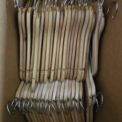 Wood Clothes Hangers 40 Pieces