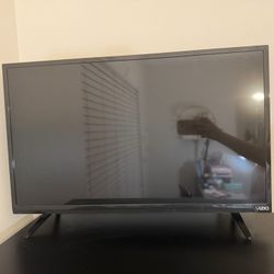  VIZIO D-series 32-inch LED television