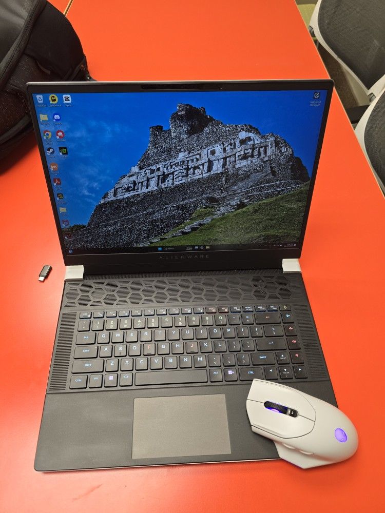 Alienware x16