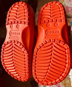 Crocs Classic Clogs Orange Size 5W/7M