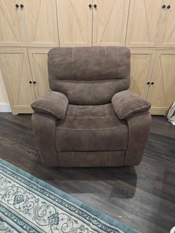 Barcalounger swivel recliner ( Rocking mechanism damaged)