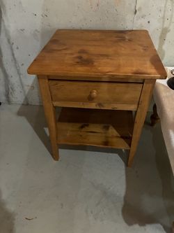 Solid wood accent table