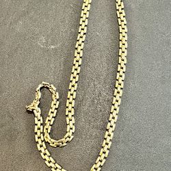 Gold tone chain necklace gold tone. Approximately 17 inches. As is. No returns. Happy to bundle. Make me an offer I can’t refuse.  Please feel free to