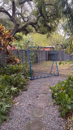 Outdoor ball rebounder