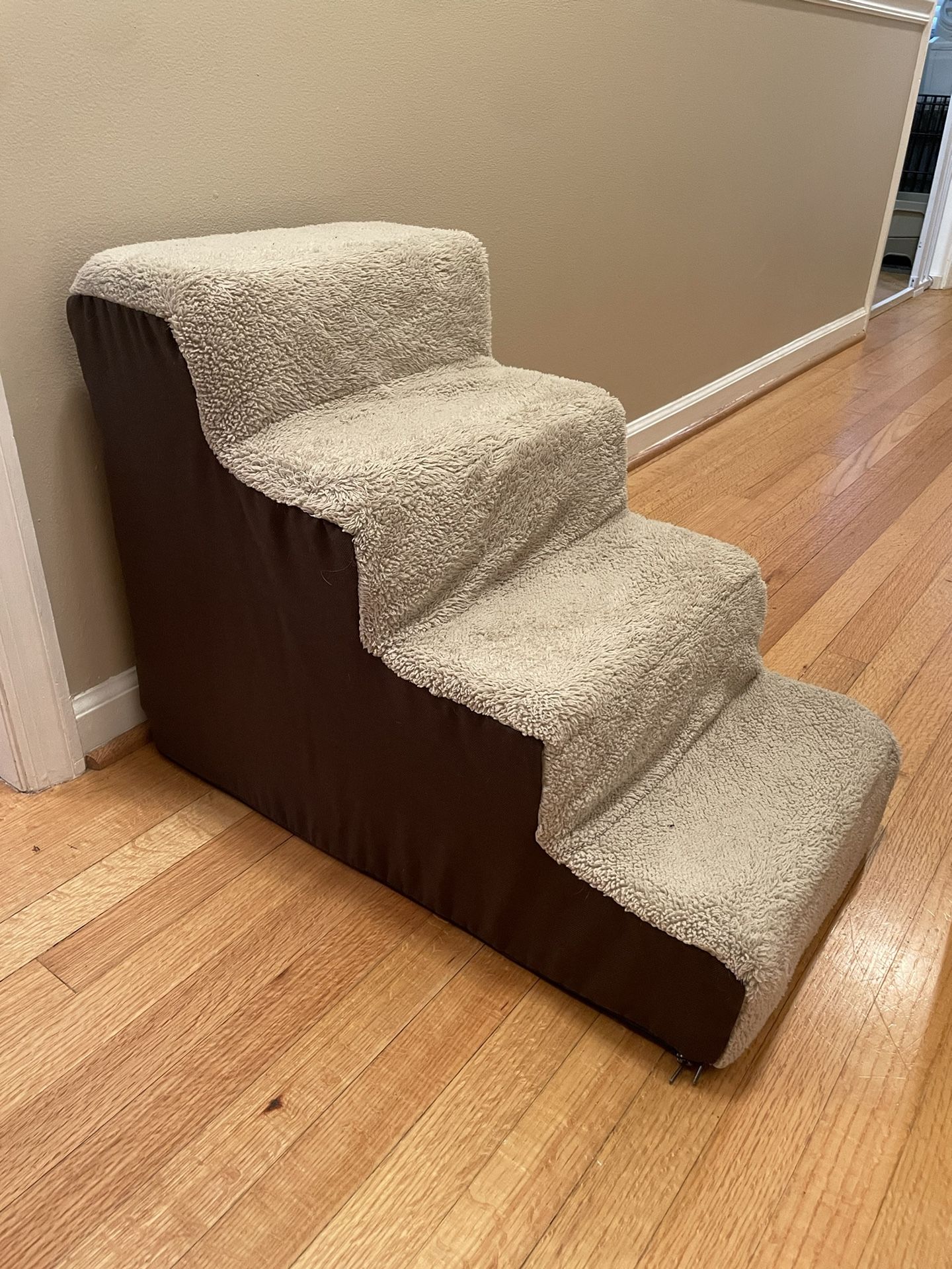 4-Step Tan/Brown Pet Stairs (20” Height)