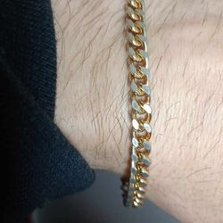 9'inch Cuban Link Bracelet Weighs 15.00 Grams