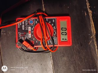Voltage reader