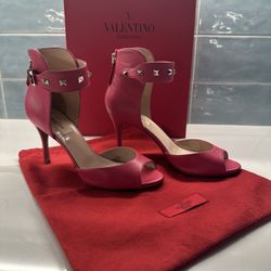 Beautiful Valentino Pink Studded Heels