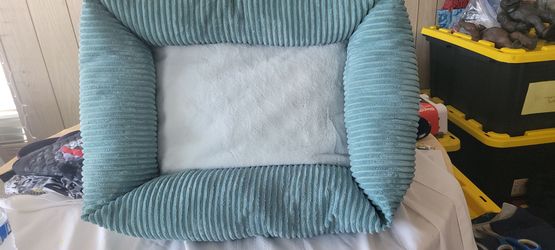 BRAND NEW DOG BED