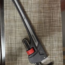 18 in. Improved Pipe Wrench