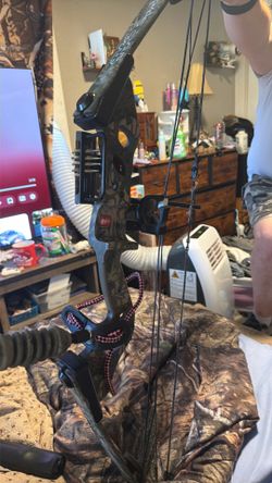 Spyder bow arrow