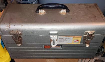 Craftsman metal toolbox w/ red tray.  Vintage