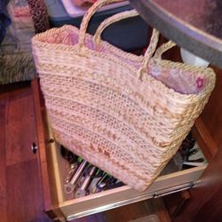 Cute Wicker Purse With Pink Linner In Like New Cond With Zip Pocket Inside 