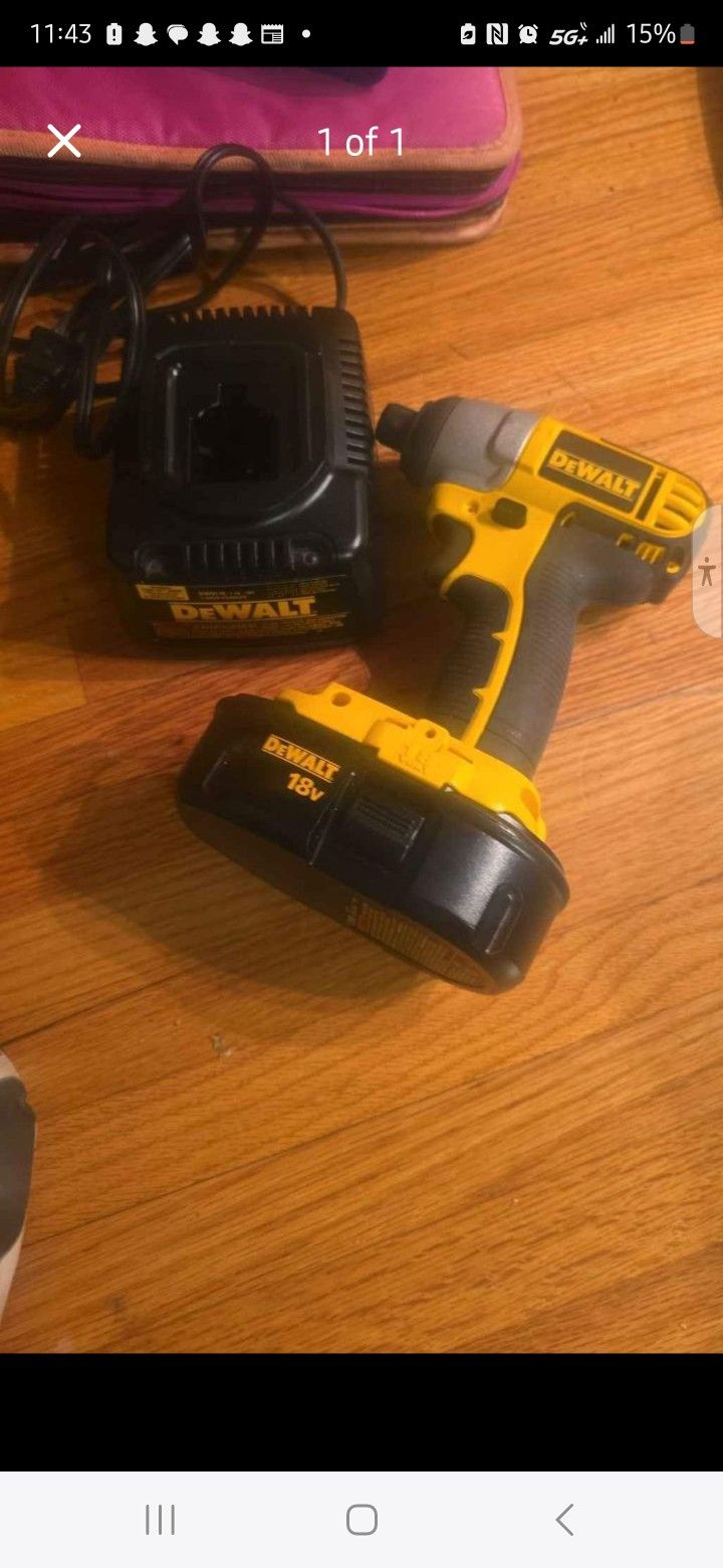 Dewalt DC825 1/4 inch impact driver with 18v battery and charger