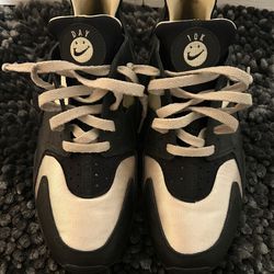 RARE Nike Huarache Gold and Black Sneakers/Shoes Size 11