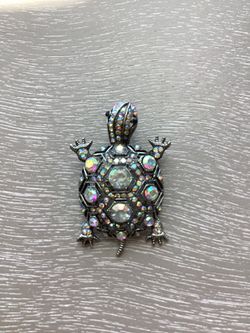 Sparkling Vintage Sea Turtle Brooch W/ Exquisite Details, Faux Crystals & Rhinestones