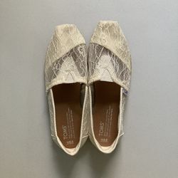 Lace Toms