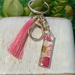 New Letter Alphabet Keychain Crystal Resin  (Nuevo).  NO TRADES.   NO SHIPPING.  (EAST PALMDALE)